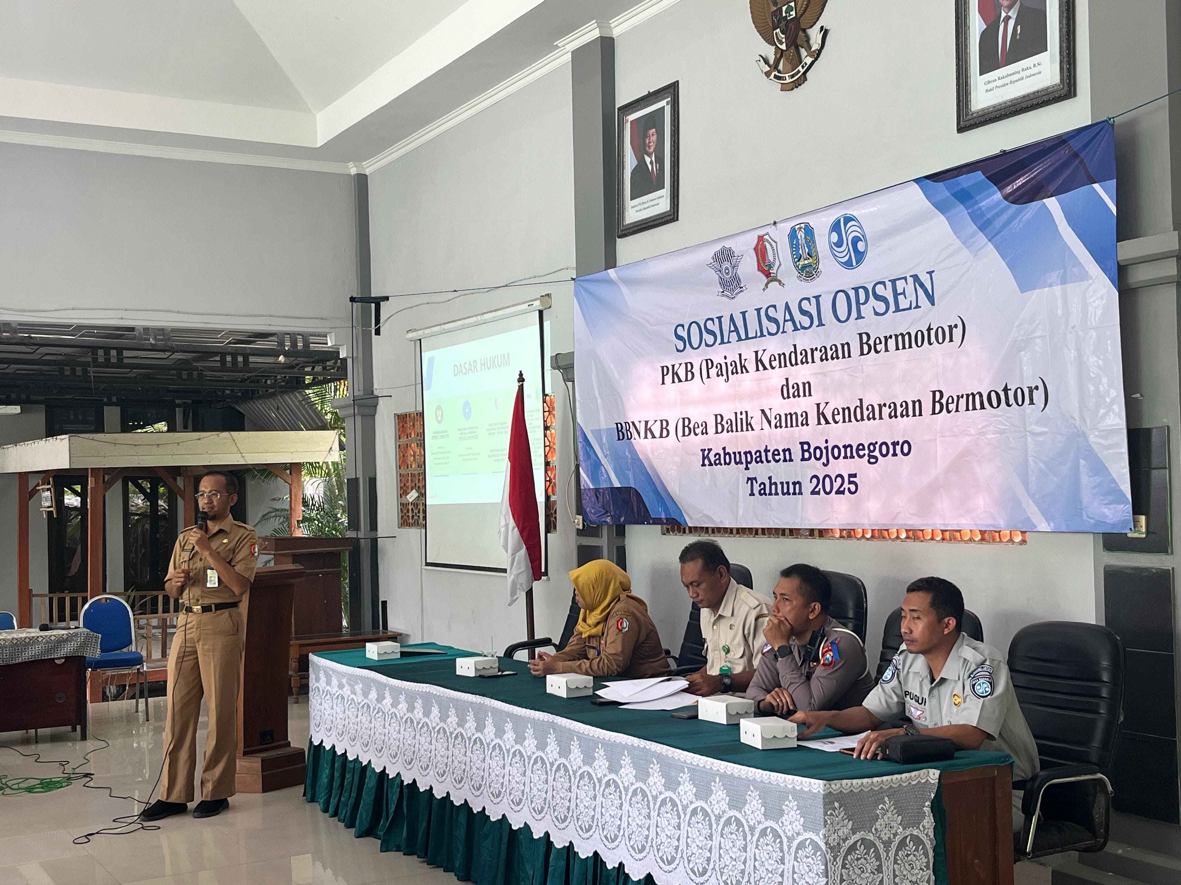 Mengenal Lebih Dekat Opsen Pajak: Tim Bapenda Hadir di Kecamatan Sumberrejo
